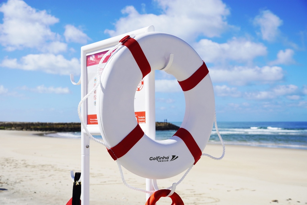 
Lifeguard Buoy (White/Red)